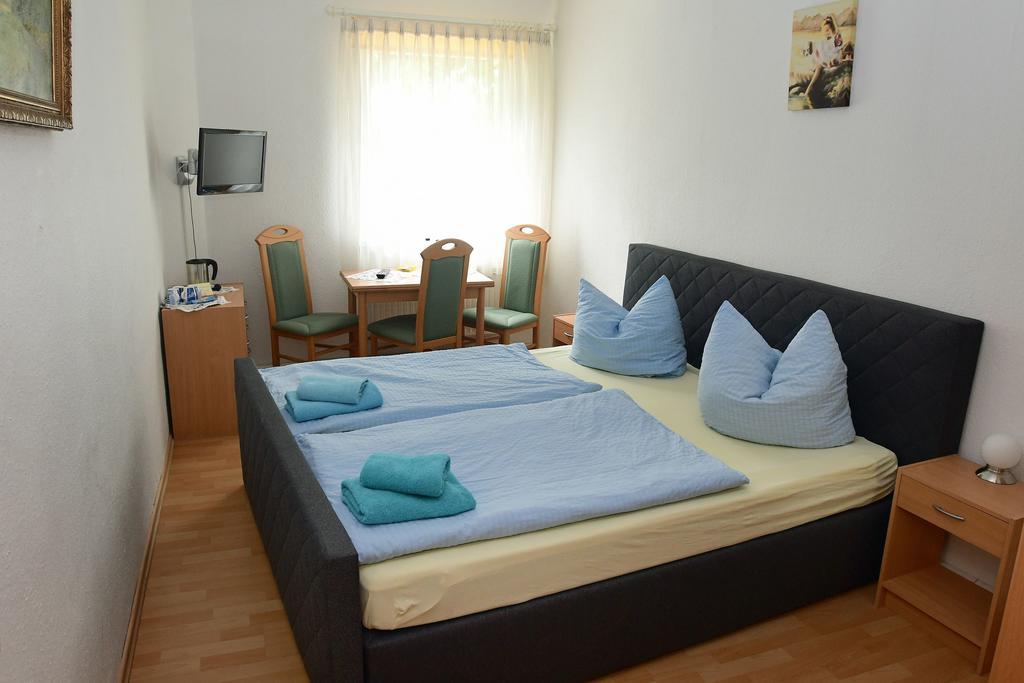 Отель Garni Goldene Henne 3*